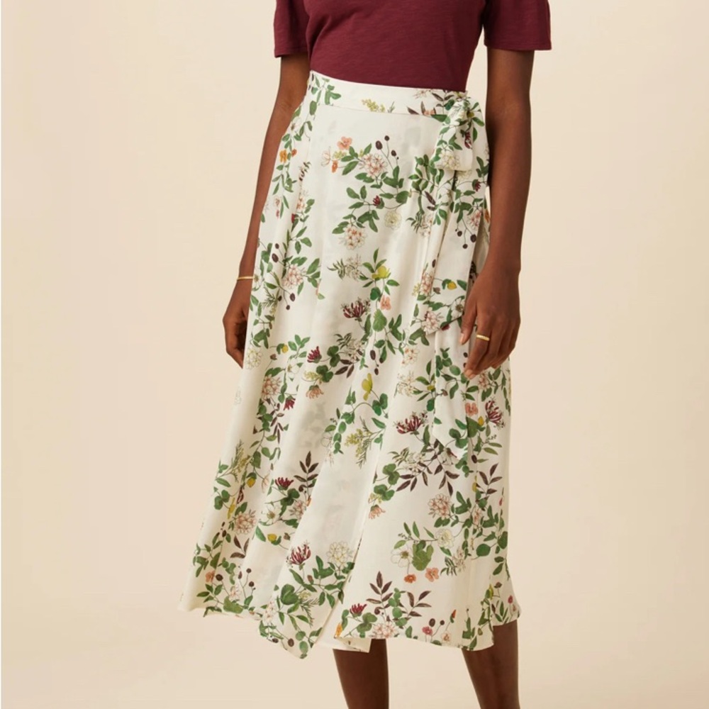 Amour Vert Flora Washable Silk Wrap Skirt in Silverwood Floral, S